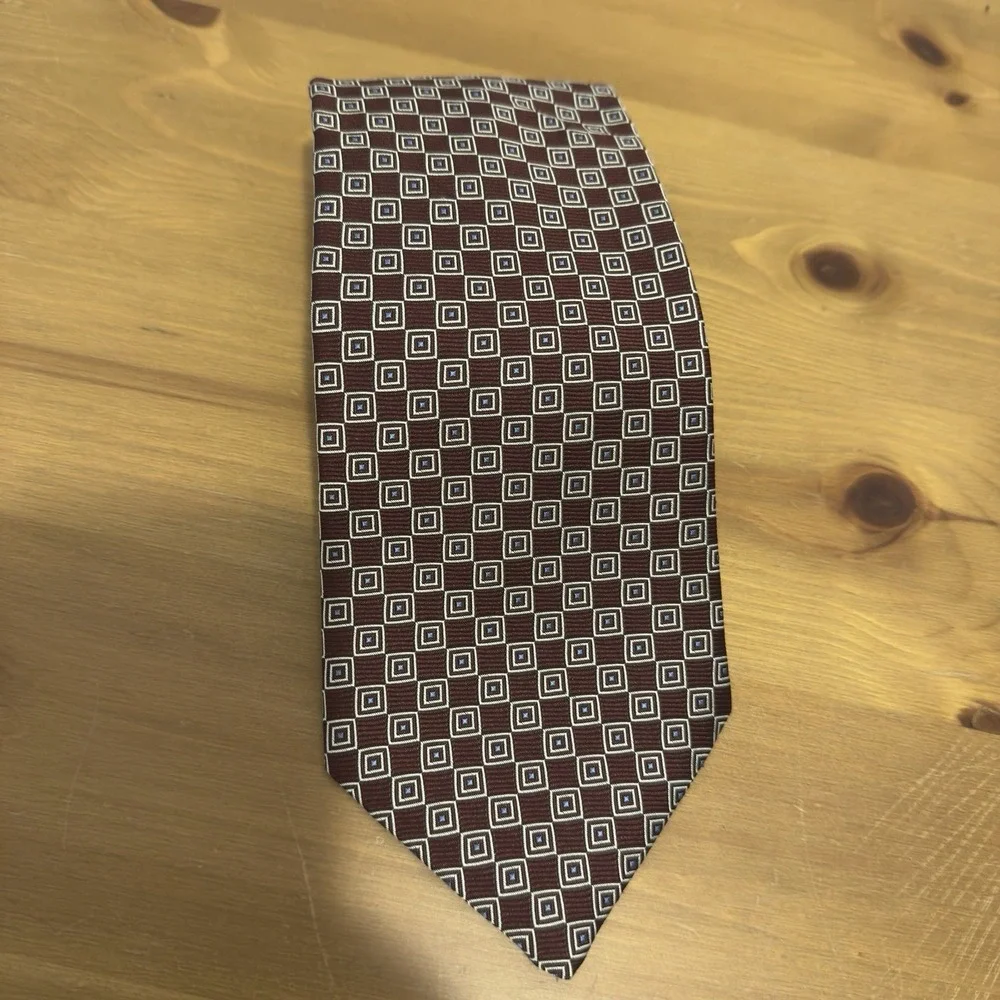 Brooks Brothers Men's 100% Silk Dark Red Geometric Tie Approx 58